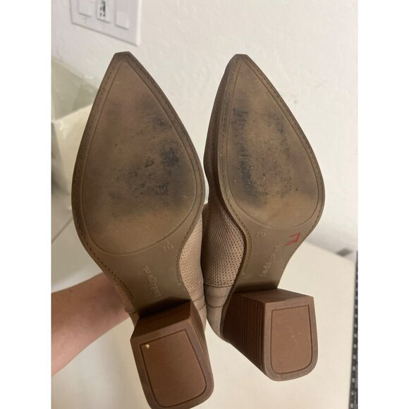 Indigo Rd Tan Stacked Heel Perforated Ankle Boot Bootie Pointed Toe Sz 8M - Picture 6 of 6